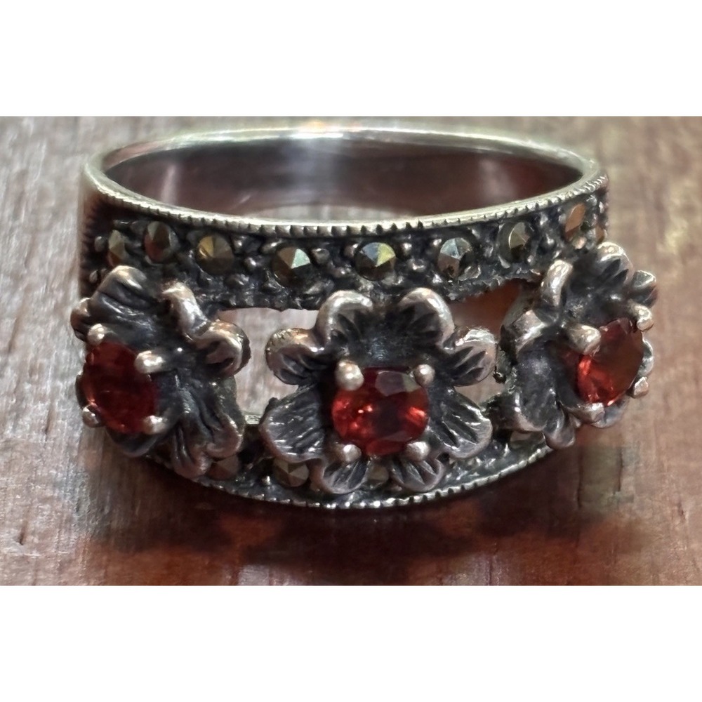 Vintage Sterling Silver Genuine Garnet & Marcasite Ring Size 7.75